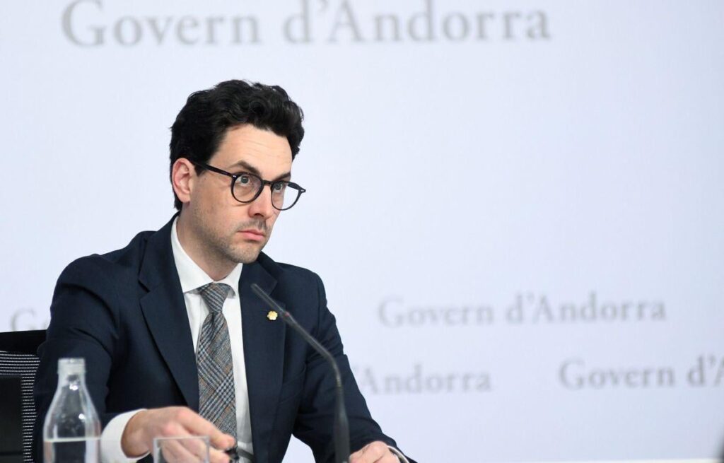 政府は従業員の割り当てをさらに制限し、許可は 800 件のみ提供される