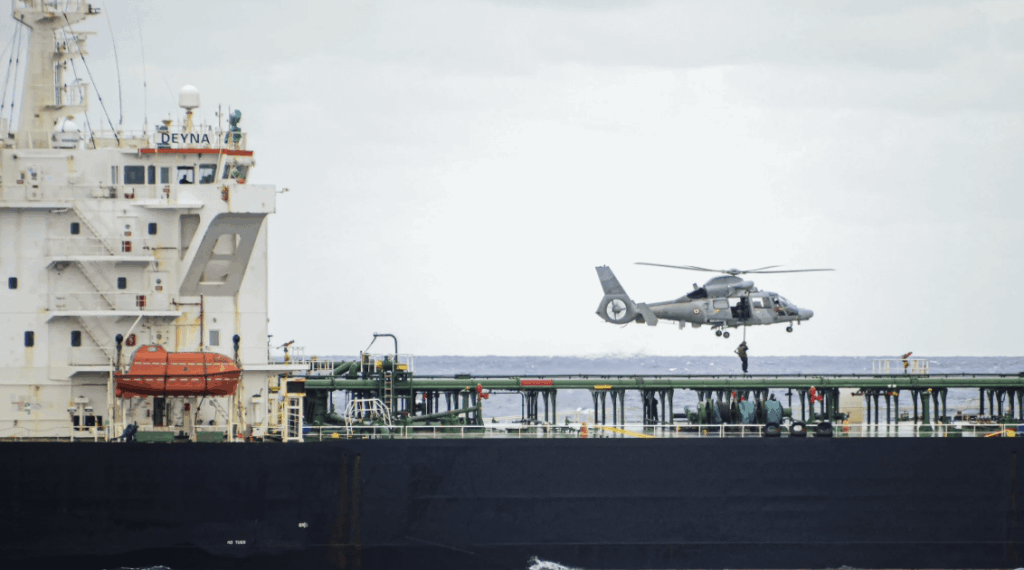 EUは、影の艦隊タンカーとその運航者をさらに制裁し、海上サービスの制限を拡大し、欧州の港全体で検査を強化する計画を進めている。これらの措置は、ロシアの石油収入をさらに圧迫することを目的としている。