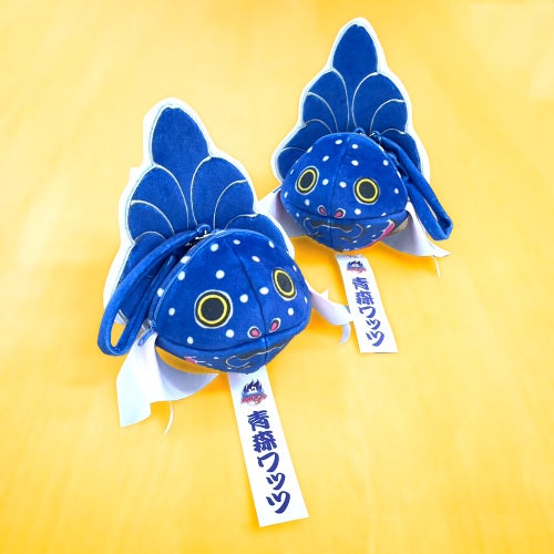 【お知らせ】フェリシモ×青森ワッツ 青い金魚ねぷたポーチ『ワッツ金魚ねぷたポーチ』販売開始について | 青森ワッツ