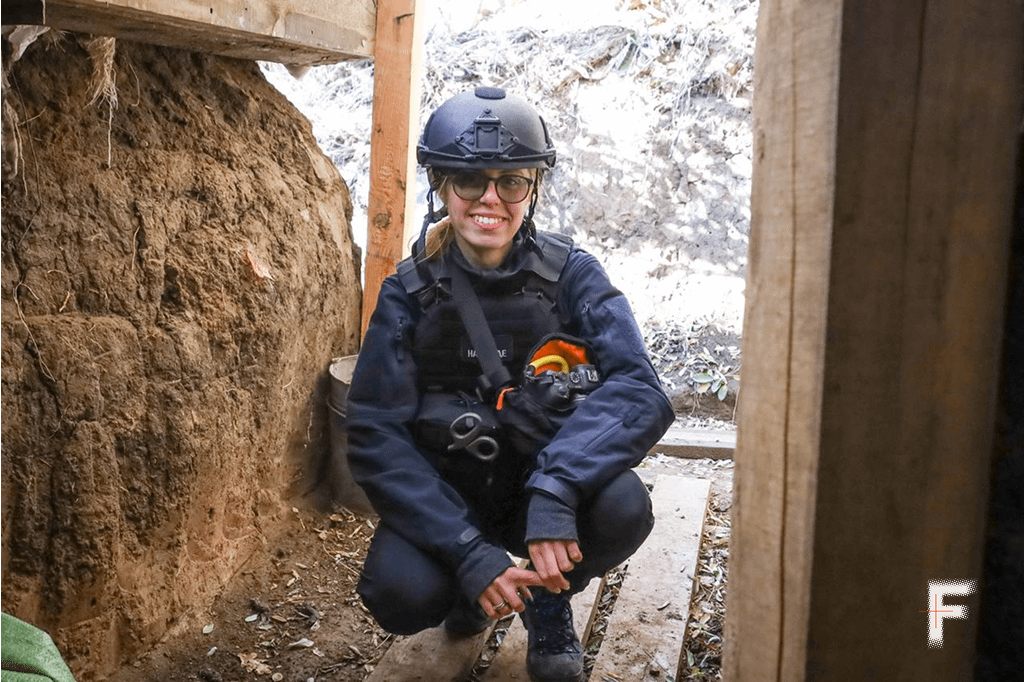 「どの記者も、まだ語られていない無数の物語を抱えている。記者が死ねば、それらの物語も一緒に消えてしまう。」特派員に応急処置キットを装備する活動への参加をご検討ください。