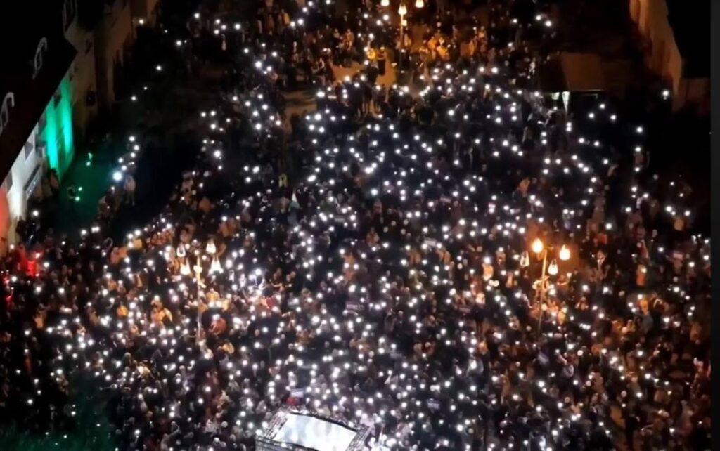 モソンマジャロヴァール、エゲル、ニーレジハーザ、ソルノク、ヴェスプレーム、セゲド、ゴデル、ソンバトヘイ、他にも挙げることができます。 TISZAの背後にこれまでに見たことのない集団。