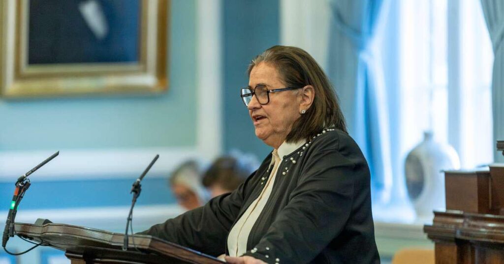 社会保険を賃金指数にリンクさせることで合意