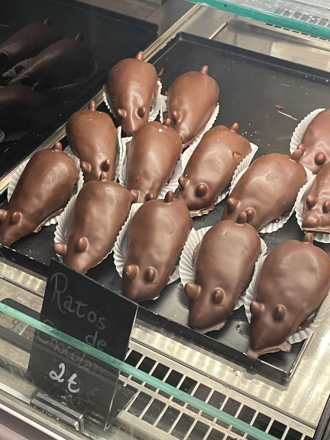 ポルトのベーカリーでのこれらの背後にある物語は何ですか?