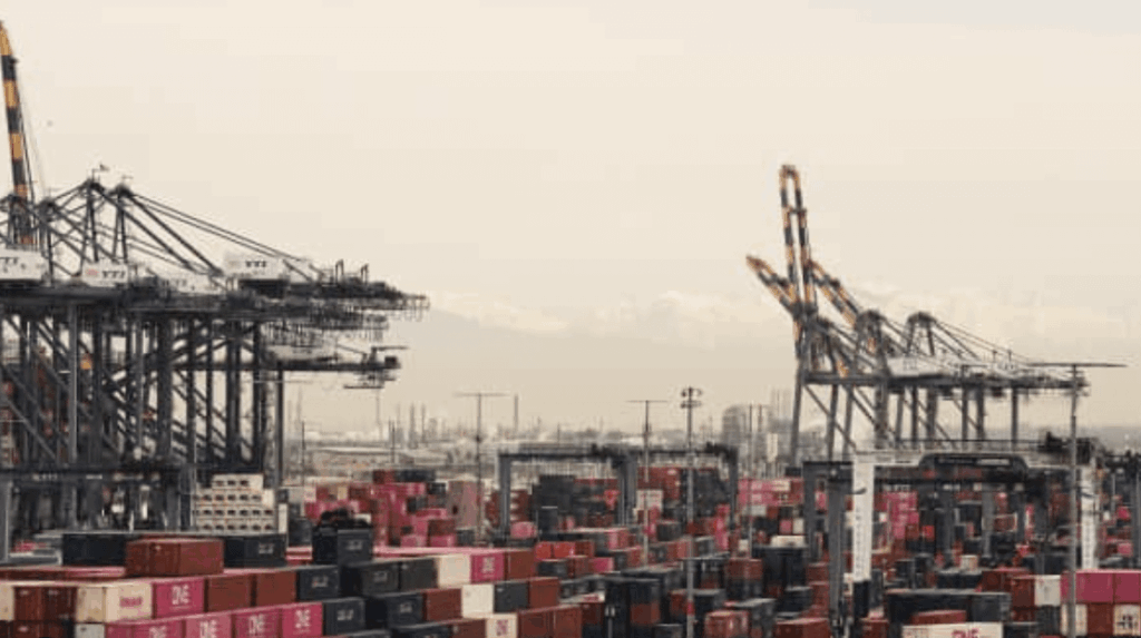 EUは今後の制裁の対象としてロシアのLNGセクターをターゲットにしており、輸出を制限し、クレムリンに収益をもたらす新たなプロジェクトを阻止することを目的としている。エネルギー制裁の拡大は、ロシアの戦争資金調達能力をさらに弱める可能性がある。