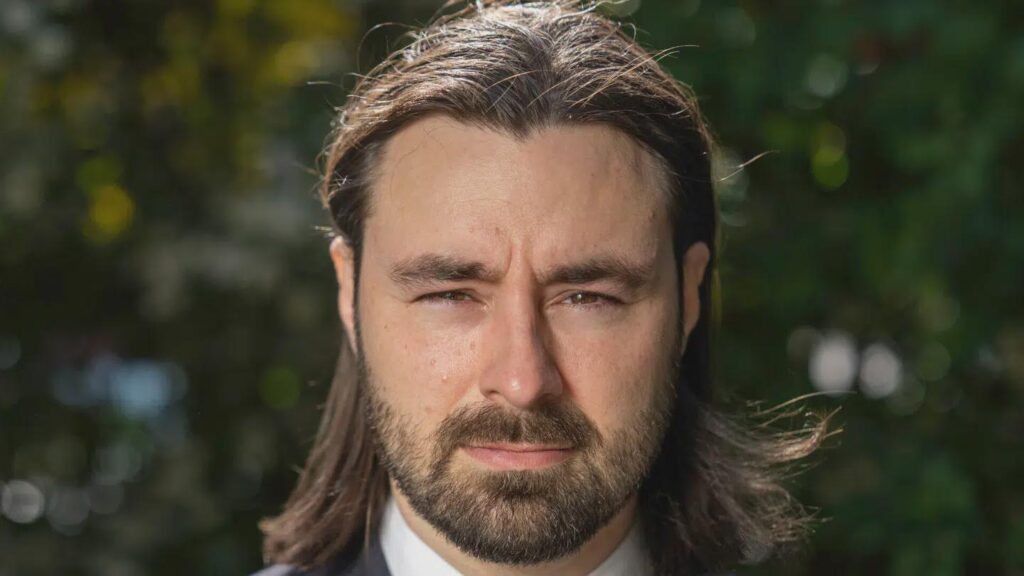 「衝撃的」：市民党の移民政策の背後にある右翼の急進的建築家がここにいる