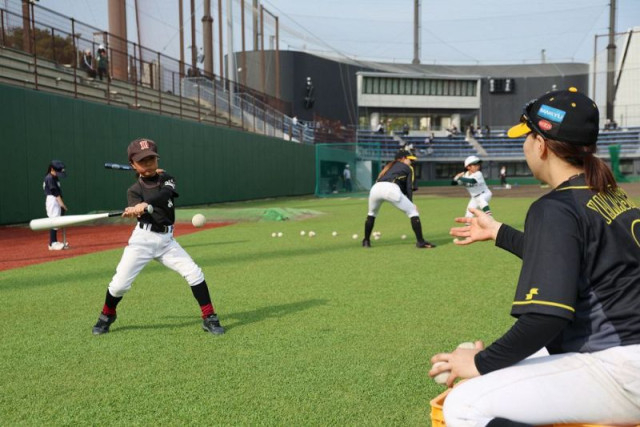 球春到来 各地で野球教室　阪神ウィメン、ウェイブス、和歌山県紀南