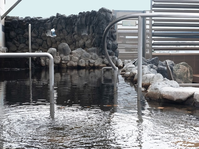 【兵庫県の人気スパ施設】「天然温泉スパ&サウナ awa awa KOBE」は海辺の開放感あふれる施設。潮風を感じる外気浴でリラックス