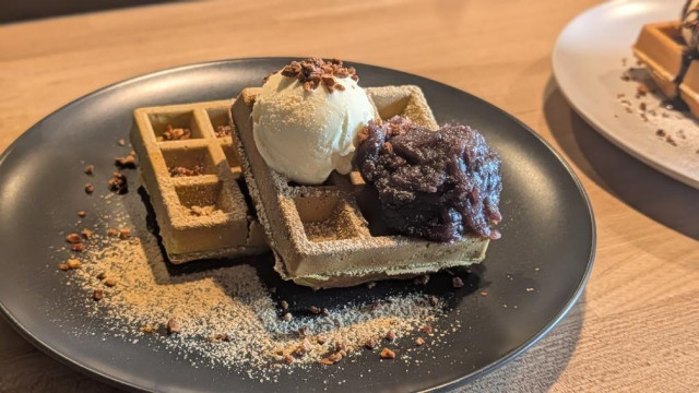 こだわりワッフル＆コーヒー　地元出身の兄弟が営む「MINORU cafe」オープン　群馬・高崎市