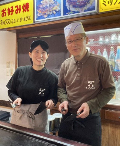目の前で焼き上げる臨場感 五島市中央町「お好み焼き・鉄板焼き専門店 てんじゅう」 焼酎も種類豊富