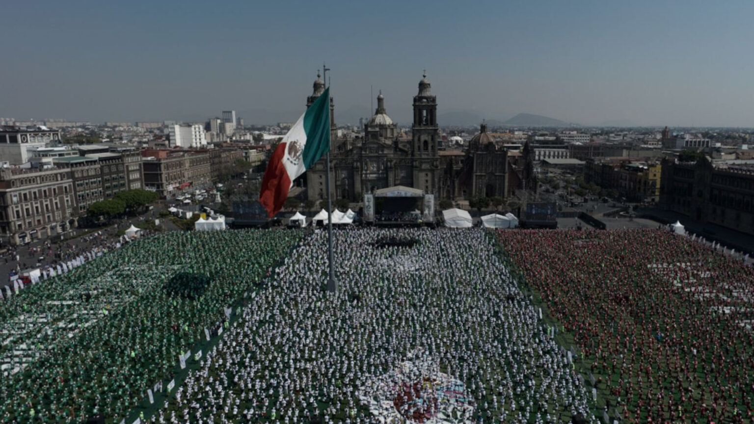 メキシコ、ワールドカップ開催を祝うために「世界最大のサッカークラス」でギネス世界記録を更新 - - Gamereactor