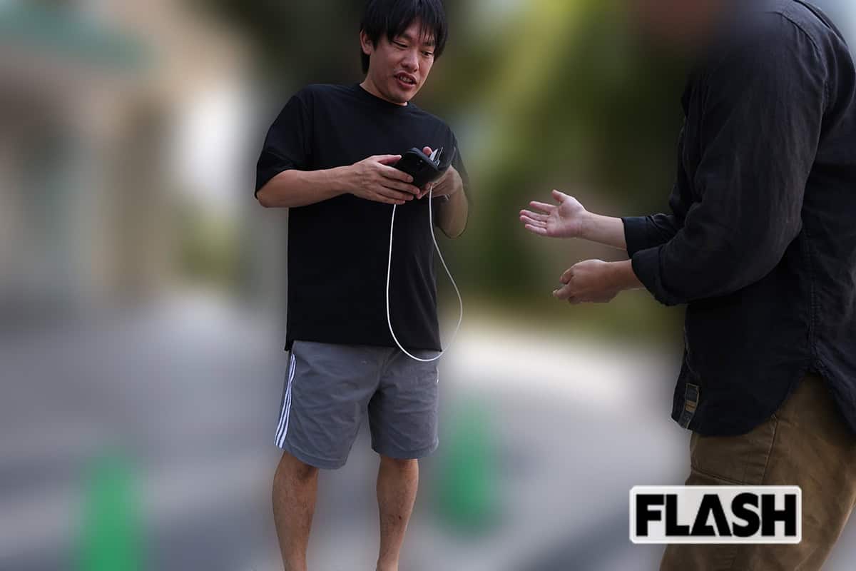 2025年7月24日、“Eカップインフルエンサー”の自宅から出てきた箕輪厚介氏(写真・吉田 豊)