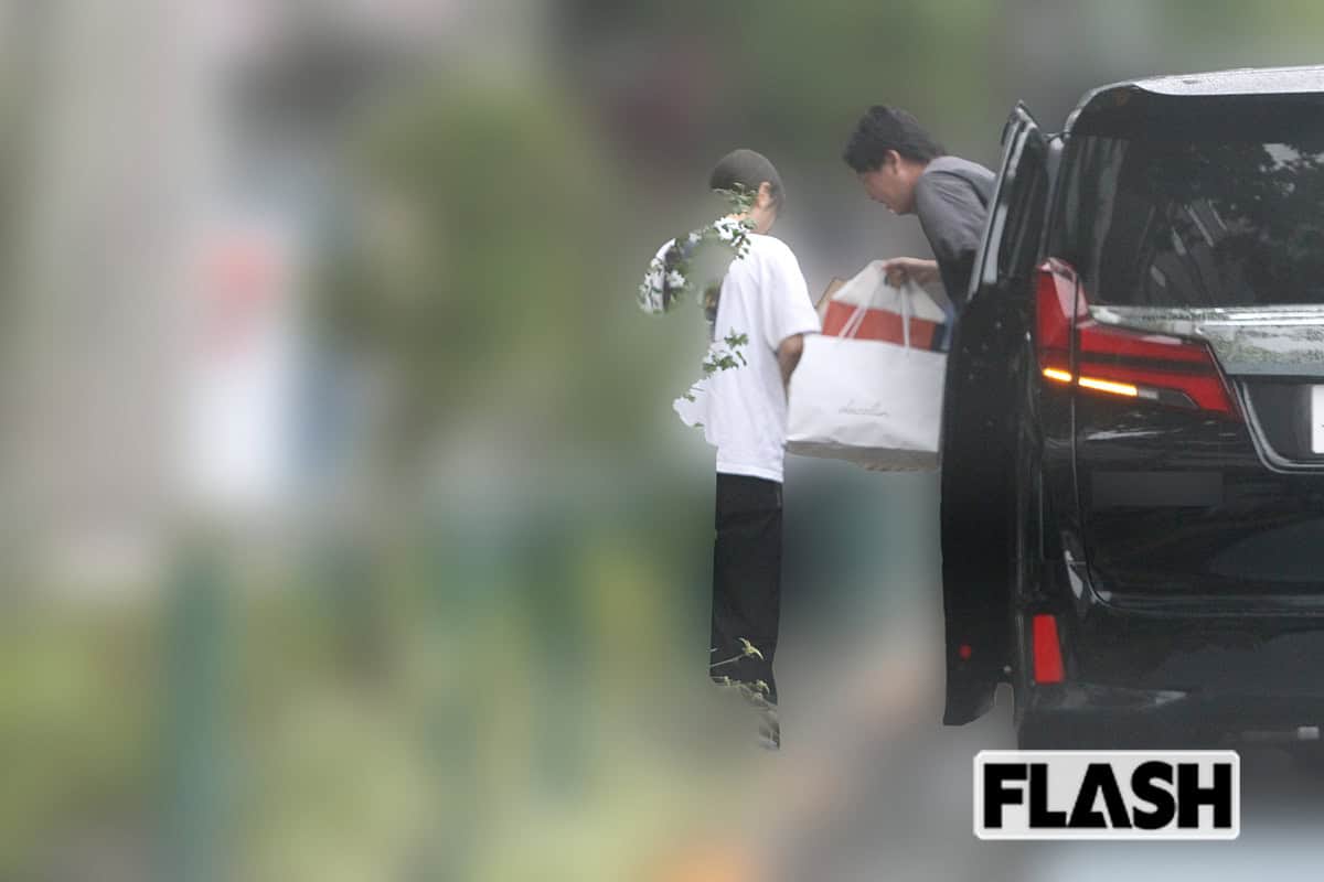 2025年7月16日、昼間には2人でどこかに外出していた(写真・金谷千治)