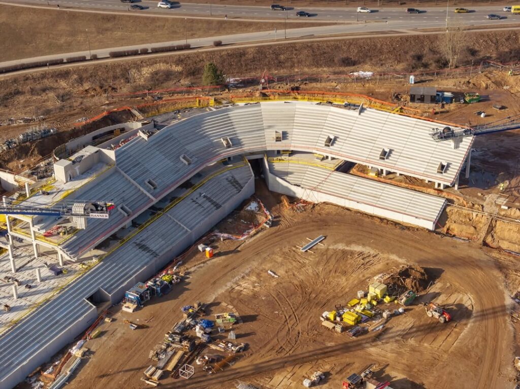 国立競技場は死から甦る。