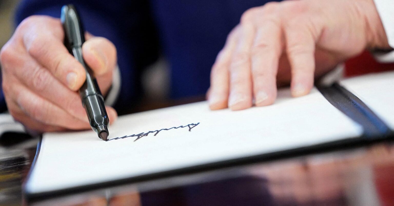 トランプ大統領の署名が米国通貨に記載され、165年の伝統に終止符が打たれると財務省が発表