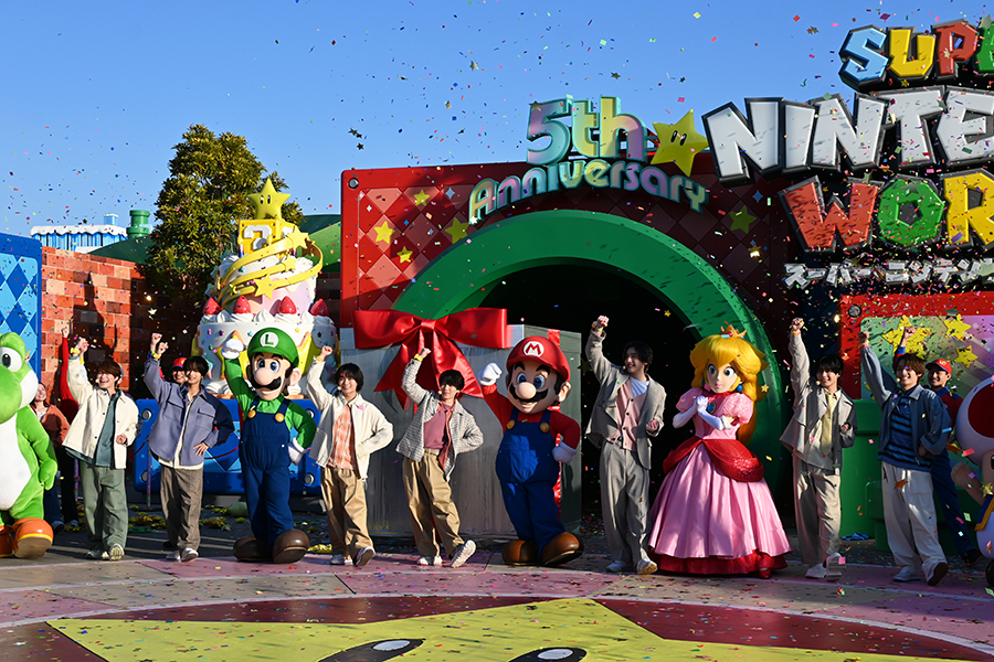 なにわ男子がUSJに登場！「同い年の場所に立てて嬉しい」人気エリア5周年をお祝い | Lmaga.jp
