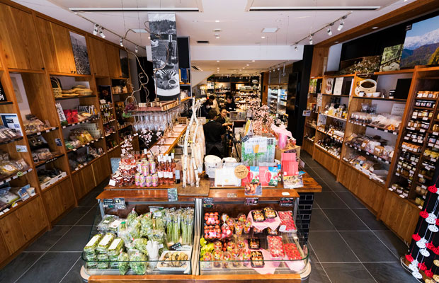 長野の新鮮な野菜からさまざまなプロダクトが揃う〈銀座NAGANO〉。