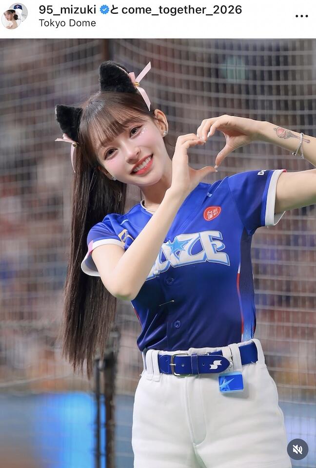 台湾の美女チア・リン・シャン、超ミニ×透け感タイツ＆肩出しトップスで...「激カワ」神スタイルショット: J-CAST ニュース