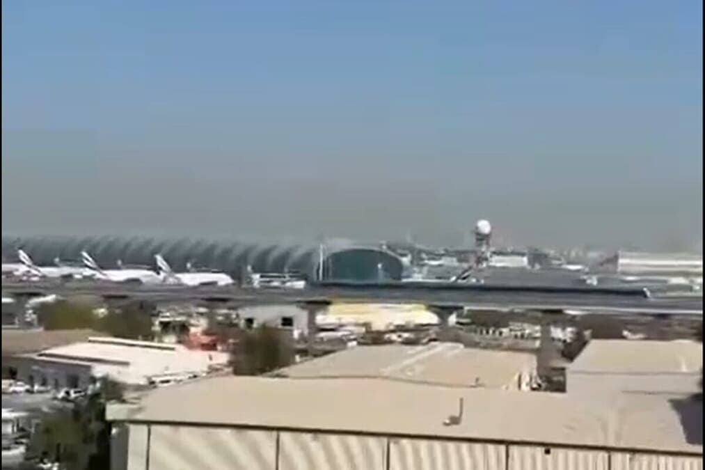 【動画】イランがドバイ国際空港にドローン攻撃...爆発の瞬間を捉えた「衝撃映像」｜ニューズウィーク日本版 オフィシャルサイト - ニューズウィーク日本版 オフィシャルサイト