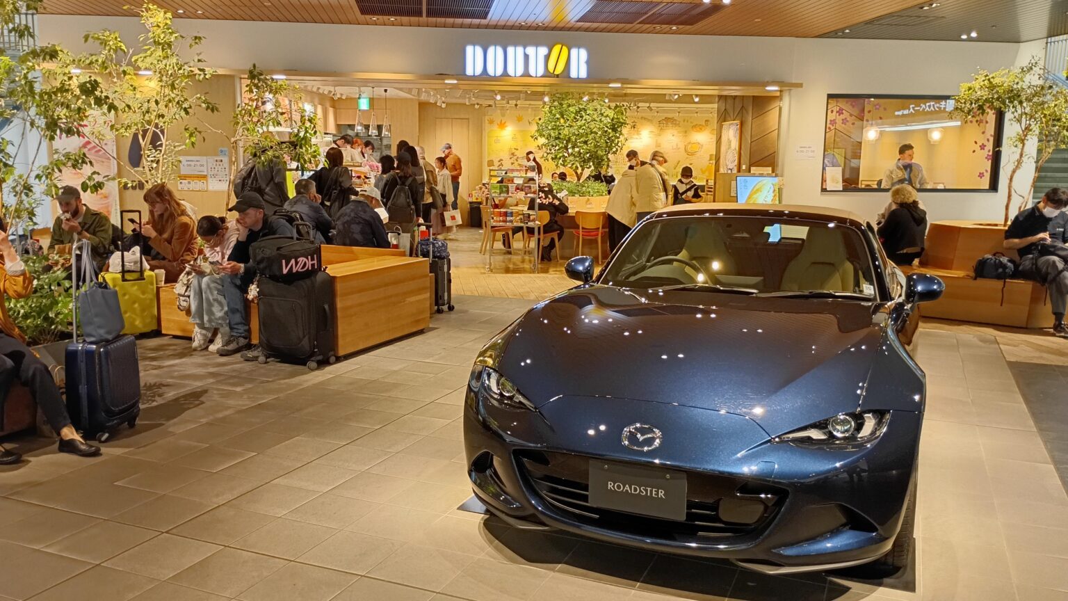 広島のドトールはロードスターも茶を飲みに来る