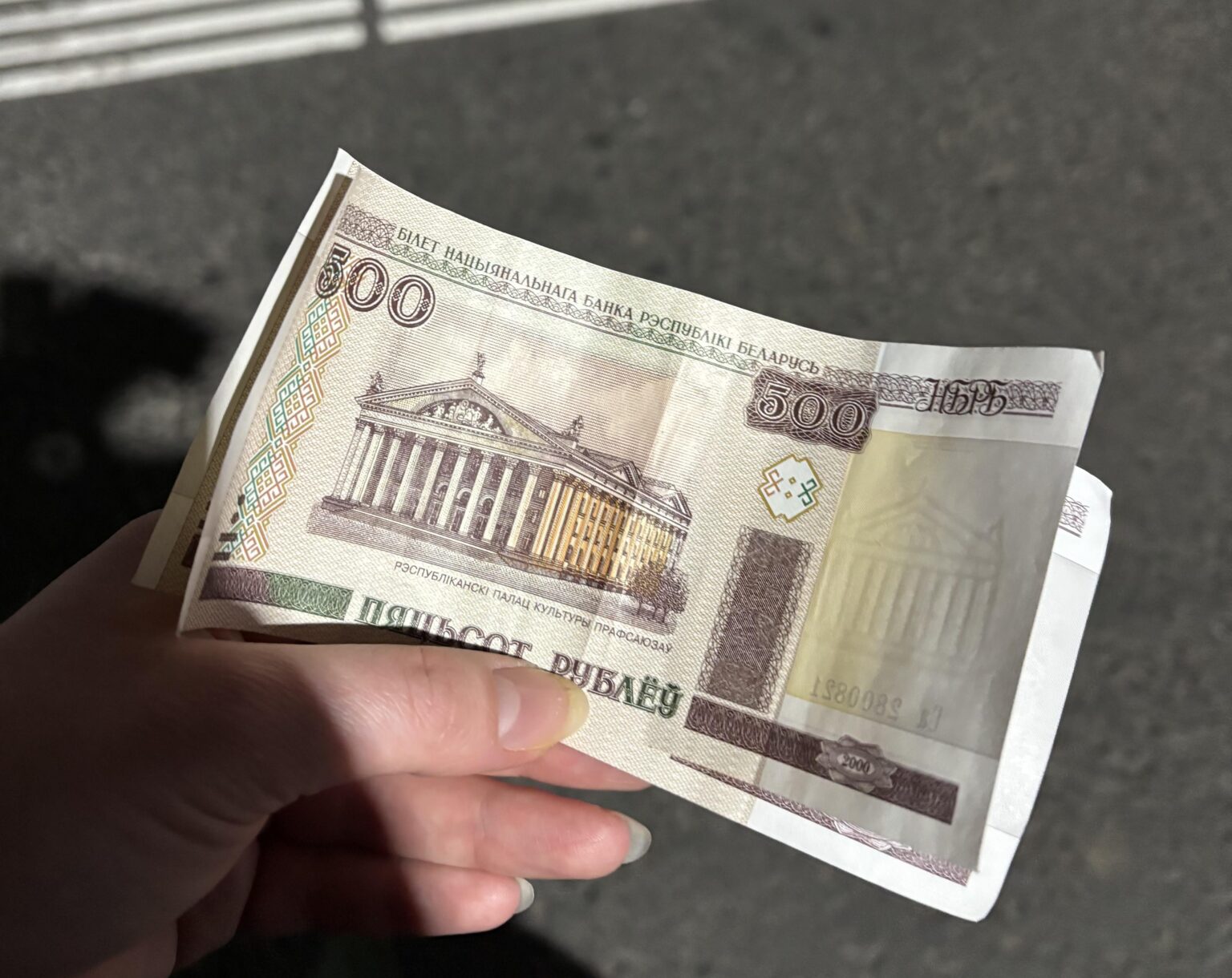 ベルン周辺の道路にいる「ベラルーシ」詐欺師に注意してください!!