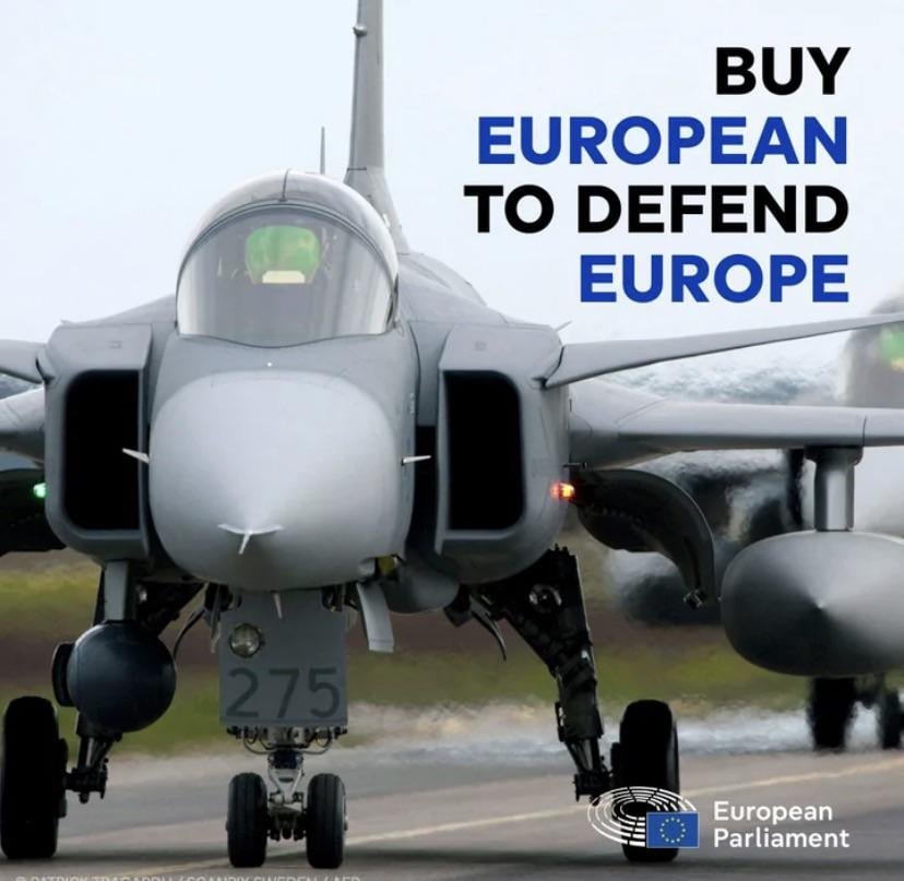 欧州議会のツイッターアカウントは、スウェーデンのJAS-グリペン社の写真とともに「ヨーロッパを買え」というキャプションとともにこれを投稿した。