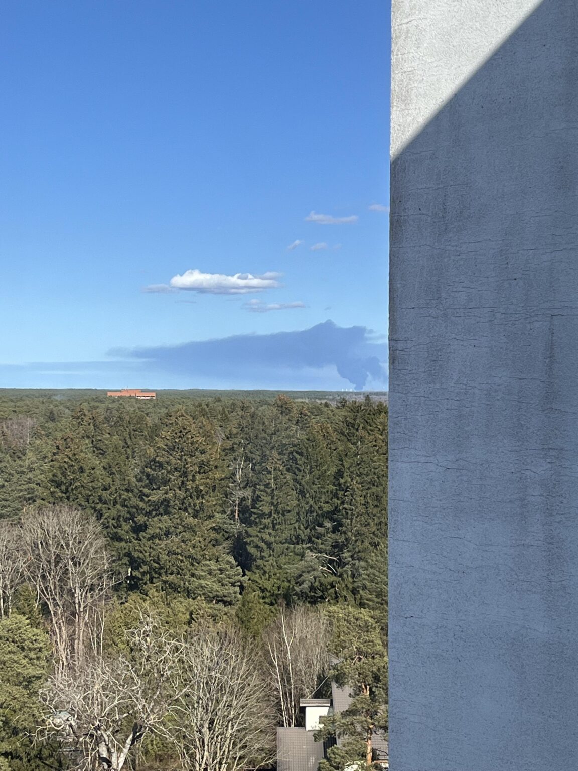 ウスチ・ルーガはまだ燃えている