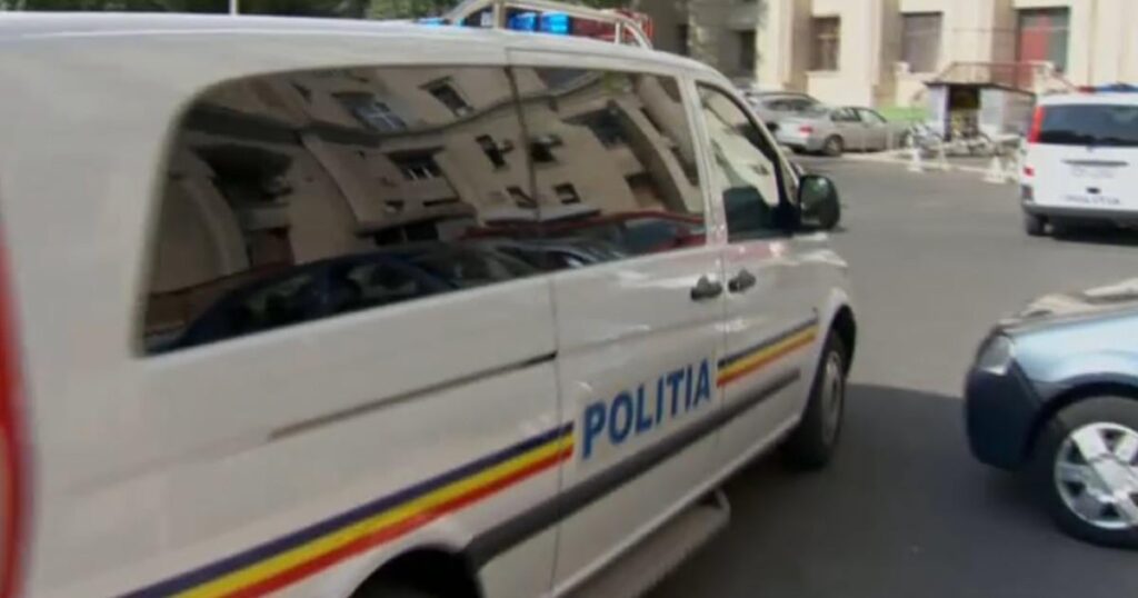 少女は、亡くなった母親（26歳の女性）の隣の家に一人で数時間滞在した。ドイツで働いている父親が警察に通報