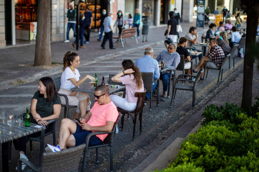 Thieves busted for stealing over 1,100 chairs in Spain | OMG