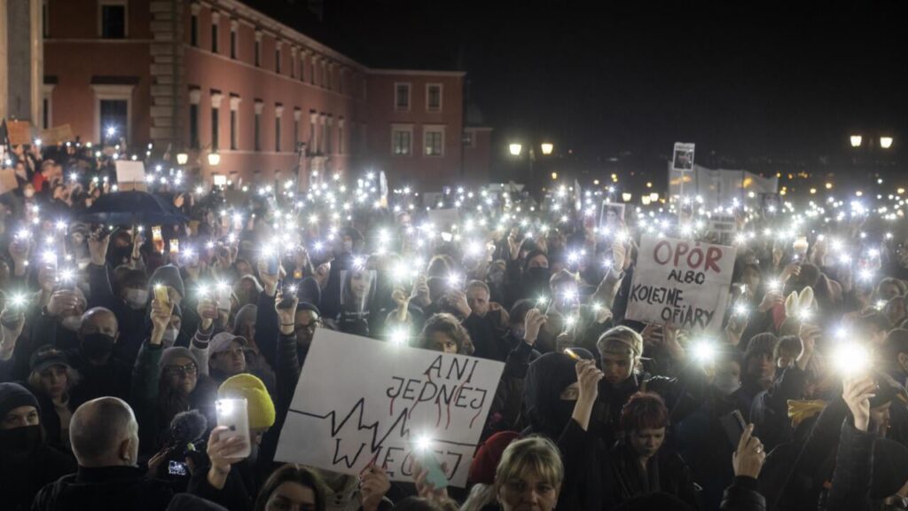 ポーランドの医師、女性の中絶否定で投獄