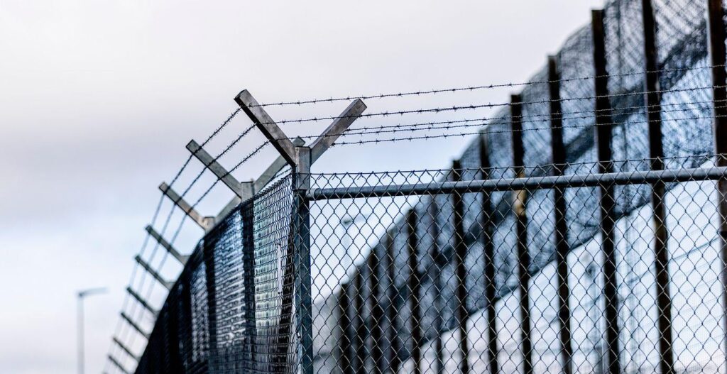 国外追放を宣告された400人以上がスウェーデンに残る