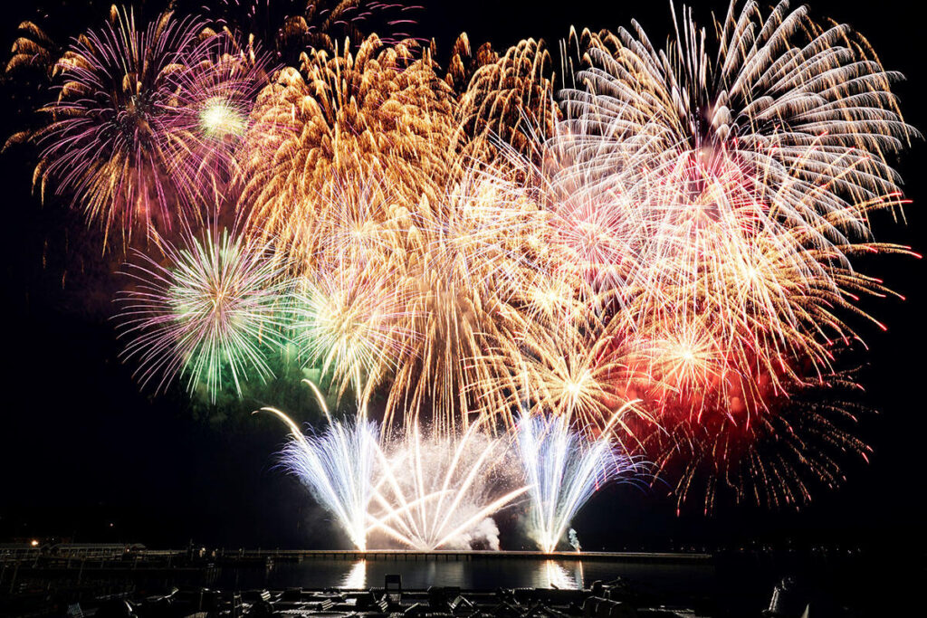 【長崎県佐世保市】ハウステンボス「パノラマ・スカイ花火」が本日打ち上げられます | 夜景FANマガジン