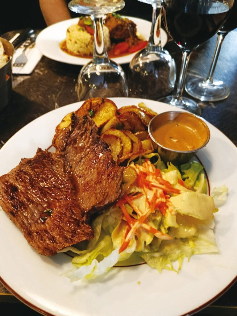 Chez papa - 学生さんたちに独占させておくにはもったいないフランス南西部料理のビストロ。 - OVNI