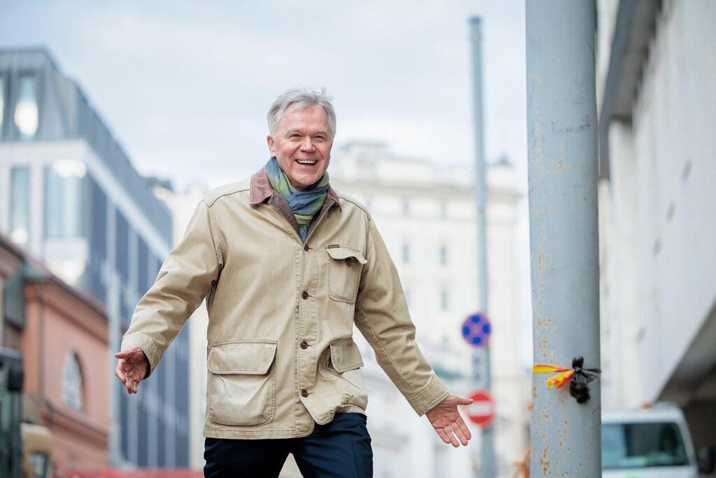 大臣はヴァロトカ氏の「ジプシー」と「黒人」に関する発言が一線を越えていないか調査すると約束