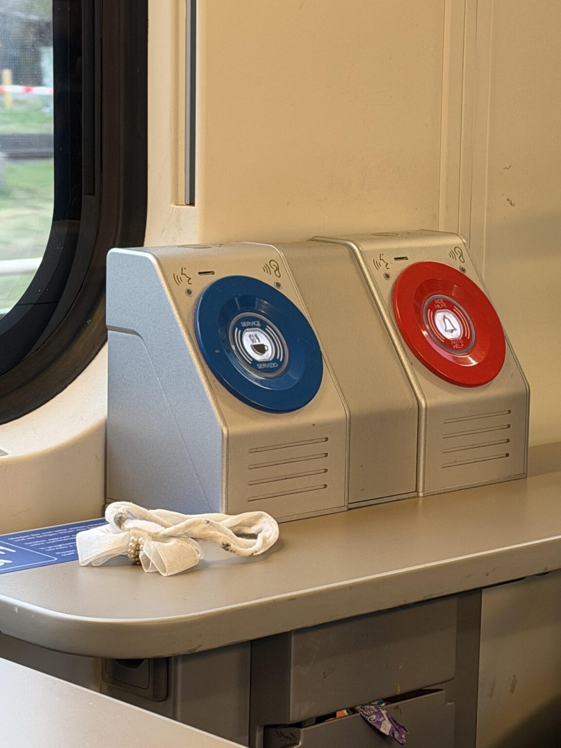 コーヒーサービスの青いボタン