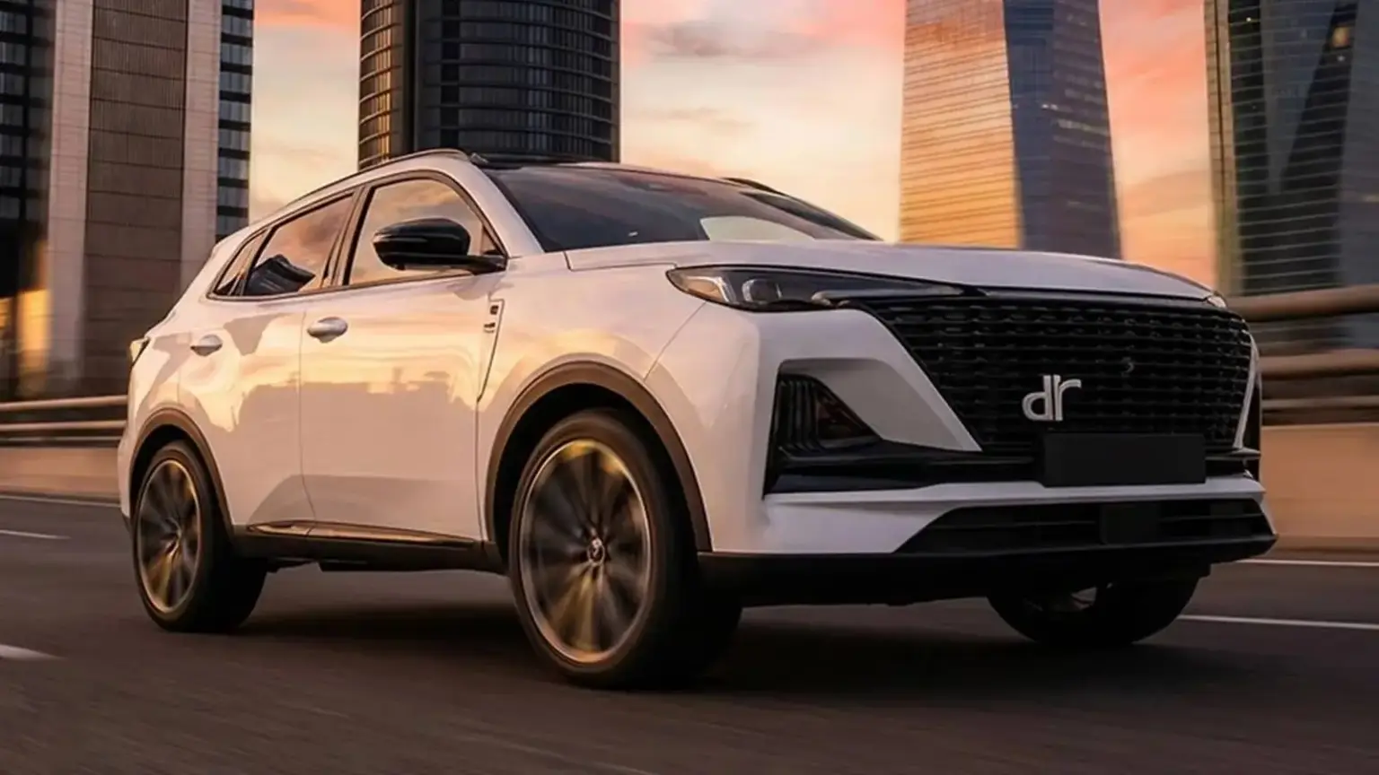 DR 6がスペイン市場に登場、充実装備と競争力価格でC-SUV競争激化 DR 6がスペイン市場に登場、充実装備と競争力価格でC-SUV競争激化