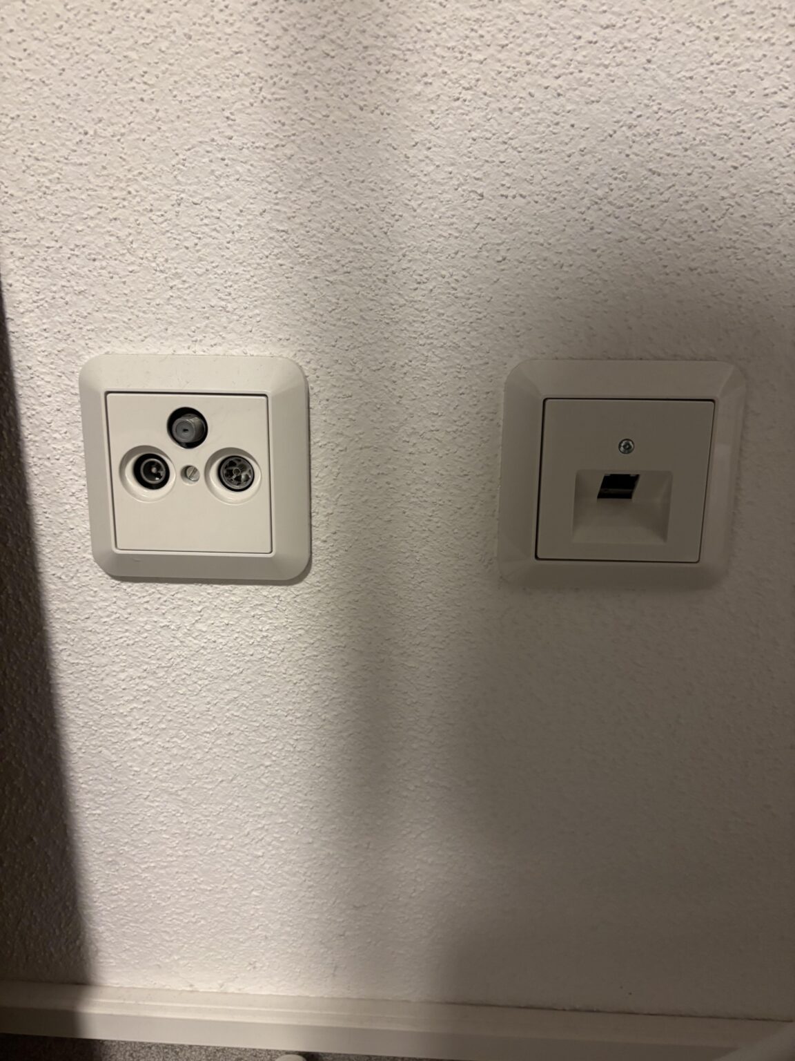 どのようなインターネット接続が必要ですか?