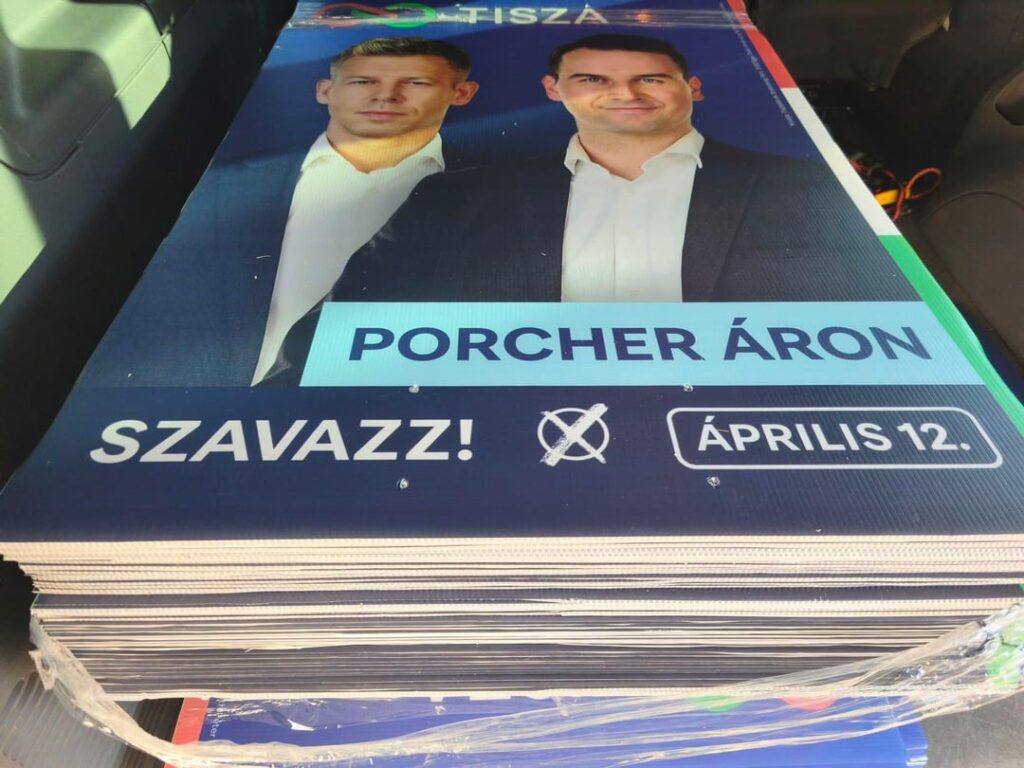 TISZAはポスターの掲示を開始します。