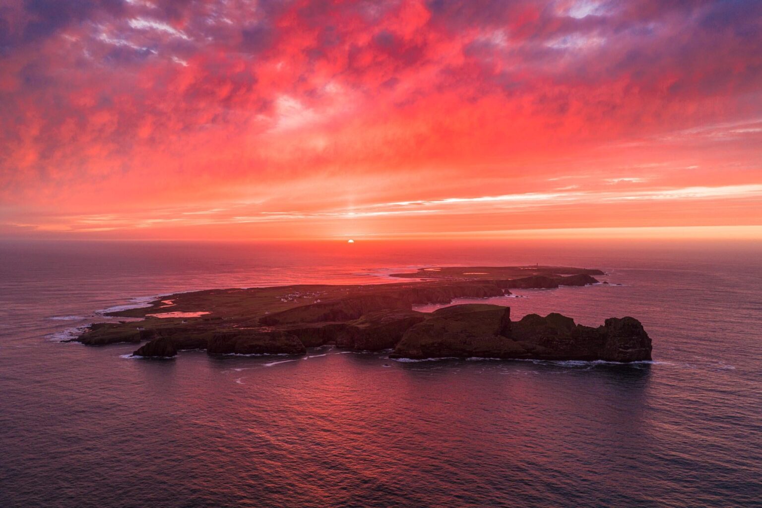 非現実的なトーリー島の夕日
