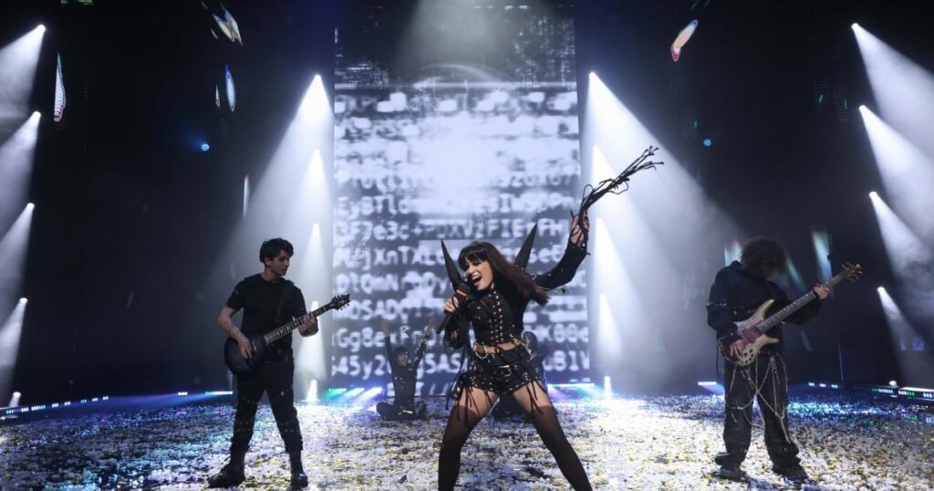 ルーマニアのユーロビジョン・ソング「チョーク・ミー」は「性的絞殺を美化している」として非難された。活動家らはこの曲の禁止を求めている