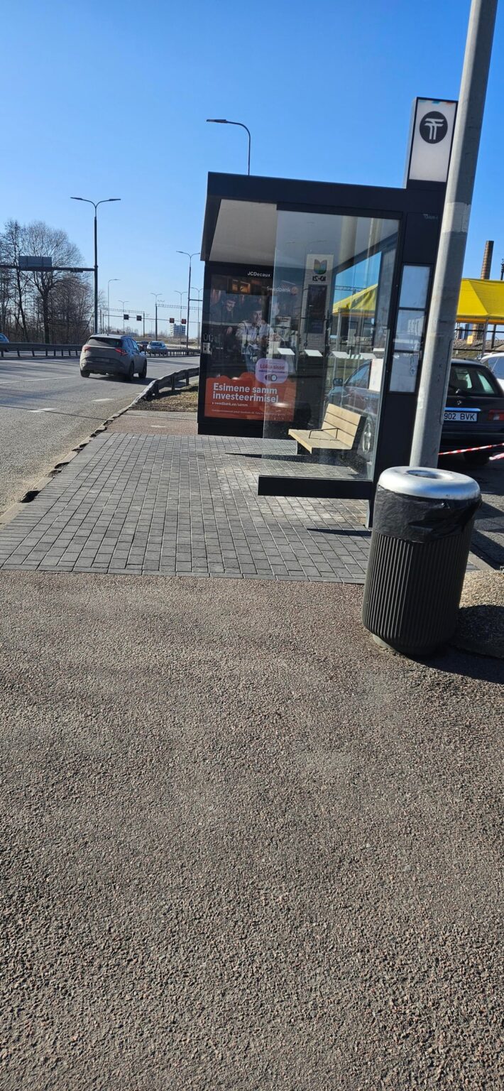 タリンの役に立たないバス停