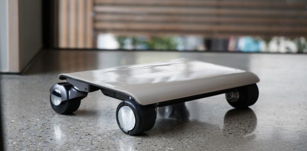 ノートPCみたいな｢持ち歩けるクルマ｣。今度は公道も走れるぞ