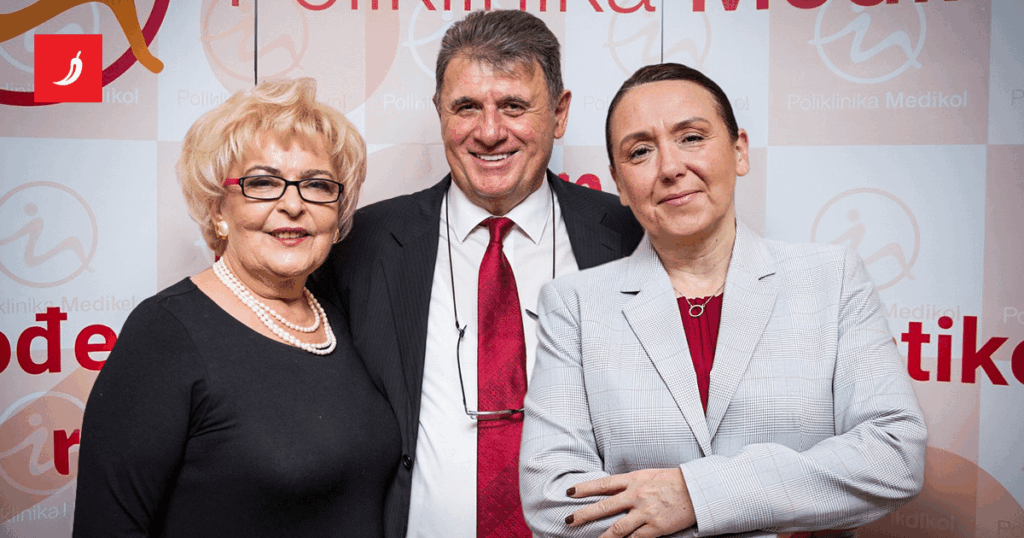 私たちは同省に、メディコルが私たちに数百万ユーロの節約をもたらしているというのは本当かどうか尋ねた。彼らは知りません