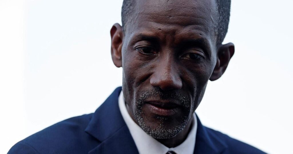 サン＝ドニの新LFI市長バリー・バガヨコが市警察の「武装解除プロセス」を発表