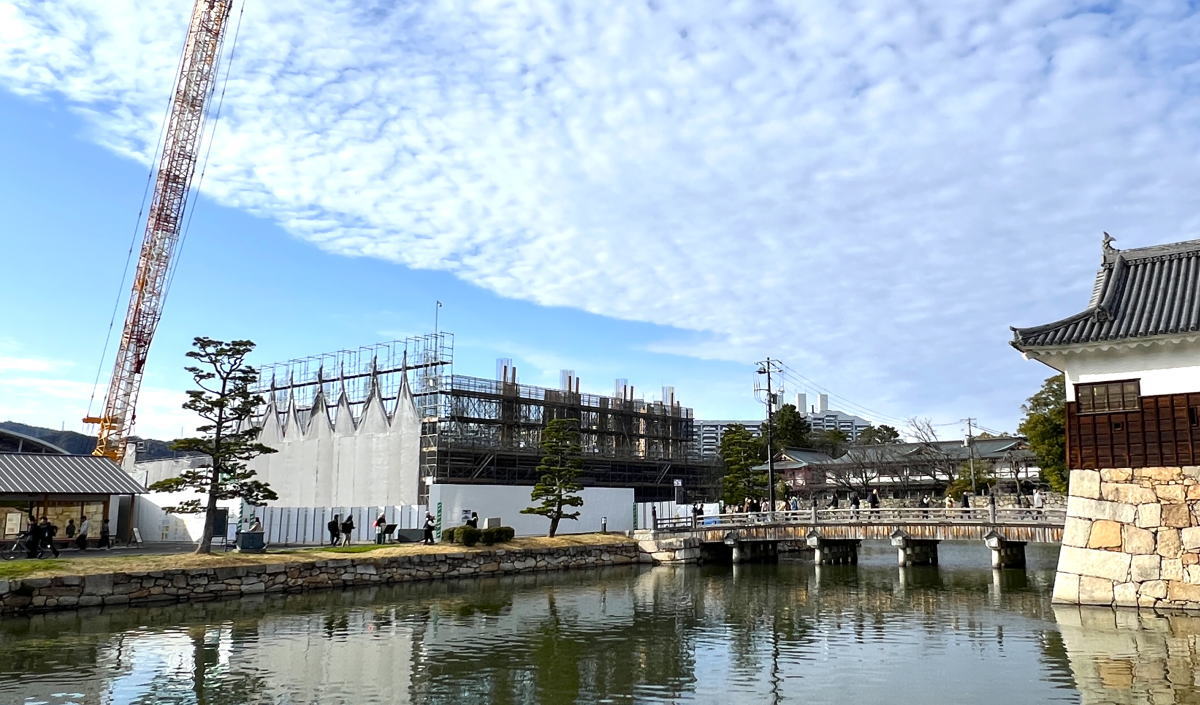 新築工事中!広島城三の丸歴史館、開業を前に銅像設置も