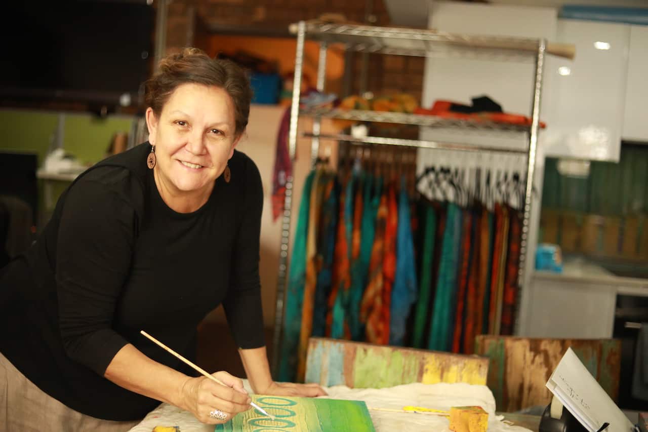 Saretta Fielding_at work 2_image Raymond Kelly.jpg