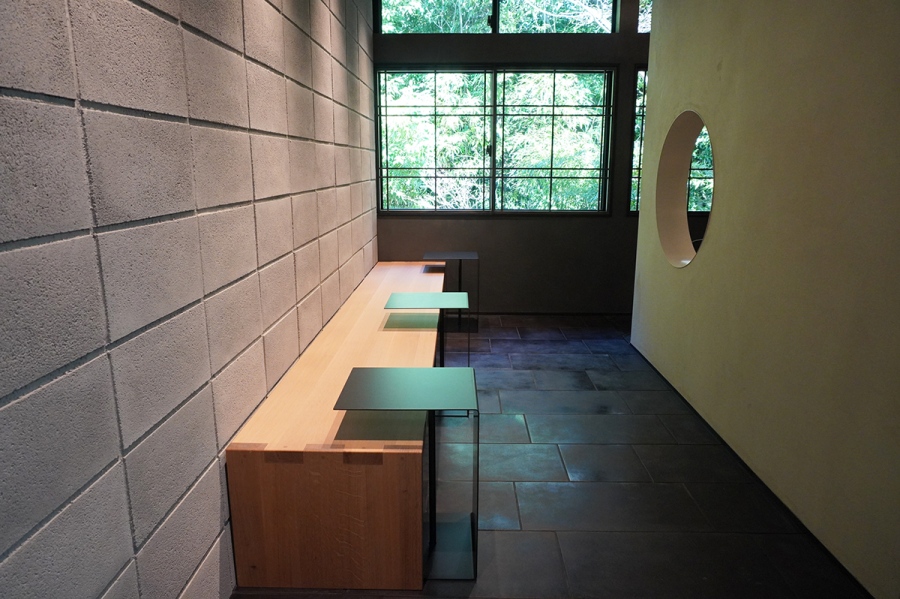 「スターバックス 菊の溪店」の店内。１人でくつろぐときにおすすめの座席も（Lmaga.jp撮影）