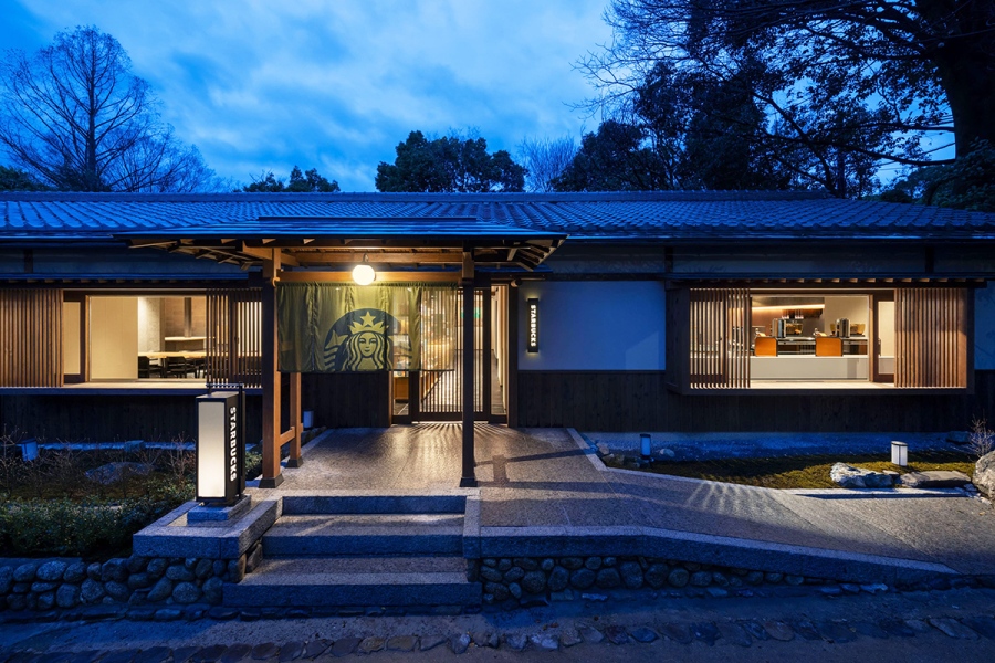 「スターバックス 菊の溪店」夜の外観