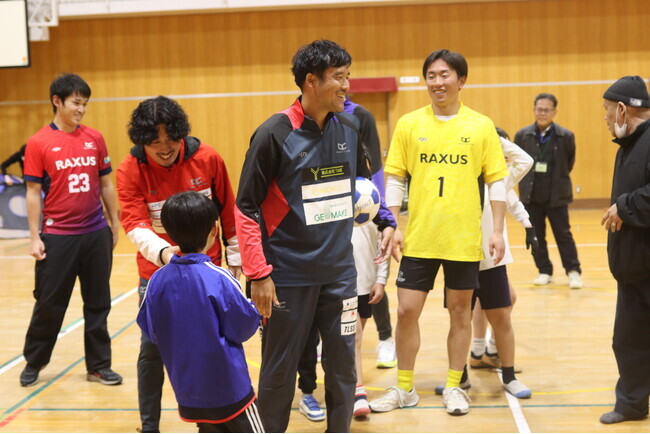（プレスリリース）Osaka City SC、南大江スポーツチャレンジで大阪市中央区の皆さまとサッカー体験を実施！｜ニフティニュース