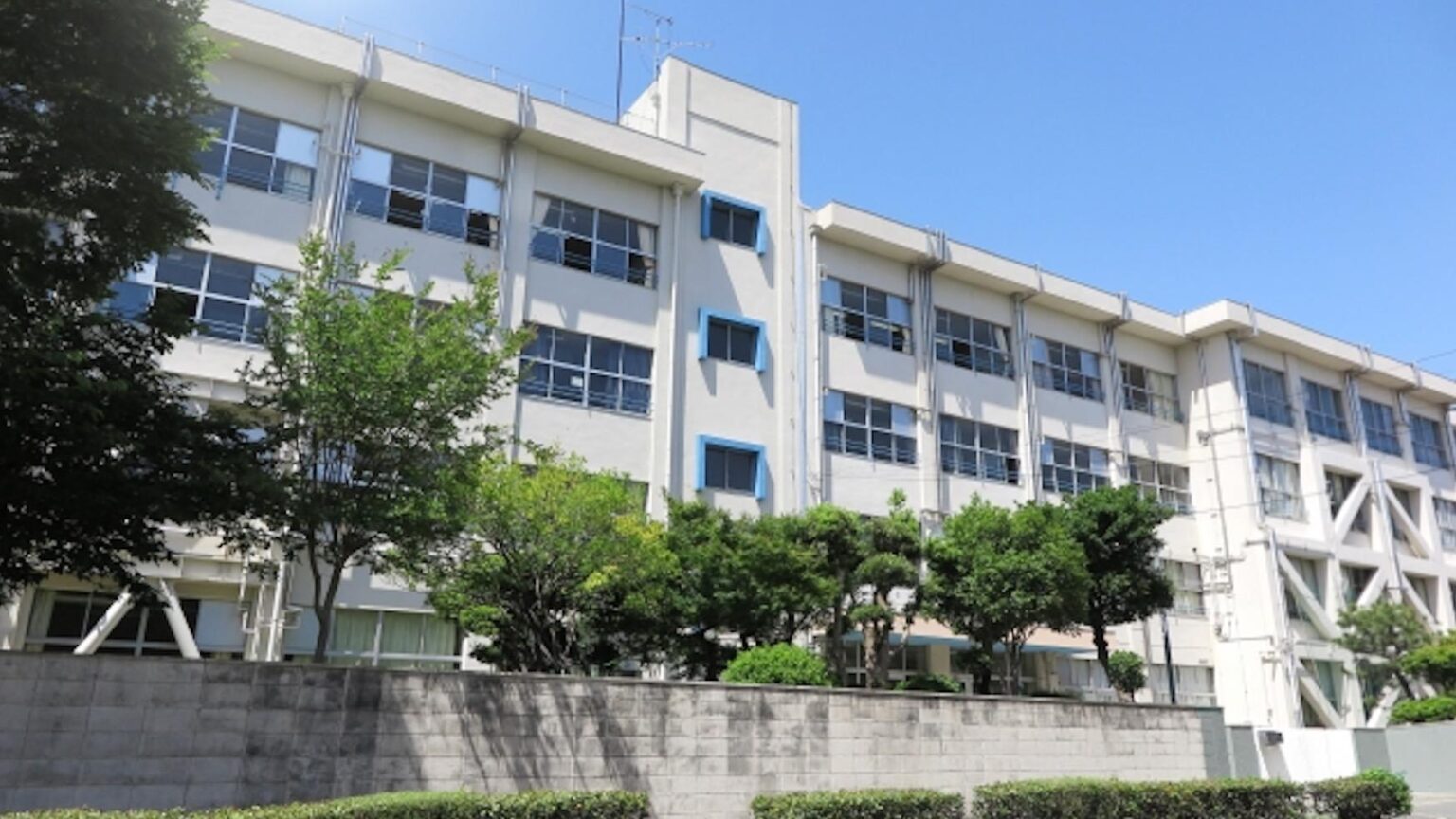 20代30代の教員が辞めてしまう 離職が336人で約4割、鹿児島県の事例から考える教育の危機(ナナホシ) – エキスパート – Yahoo!ニュース 20代30代の教員が辞めてしまう 離職が336人で約4割、鹿児島県の事例から考える教育の危機(ナナホシ) - エキスパート - Yahoo!ニュース