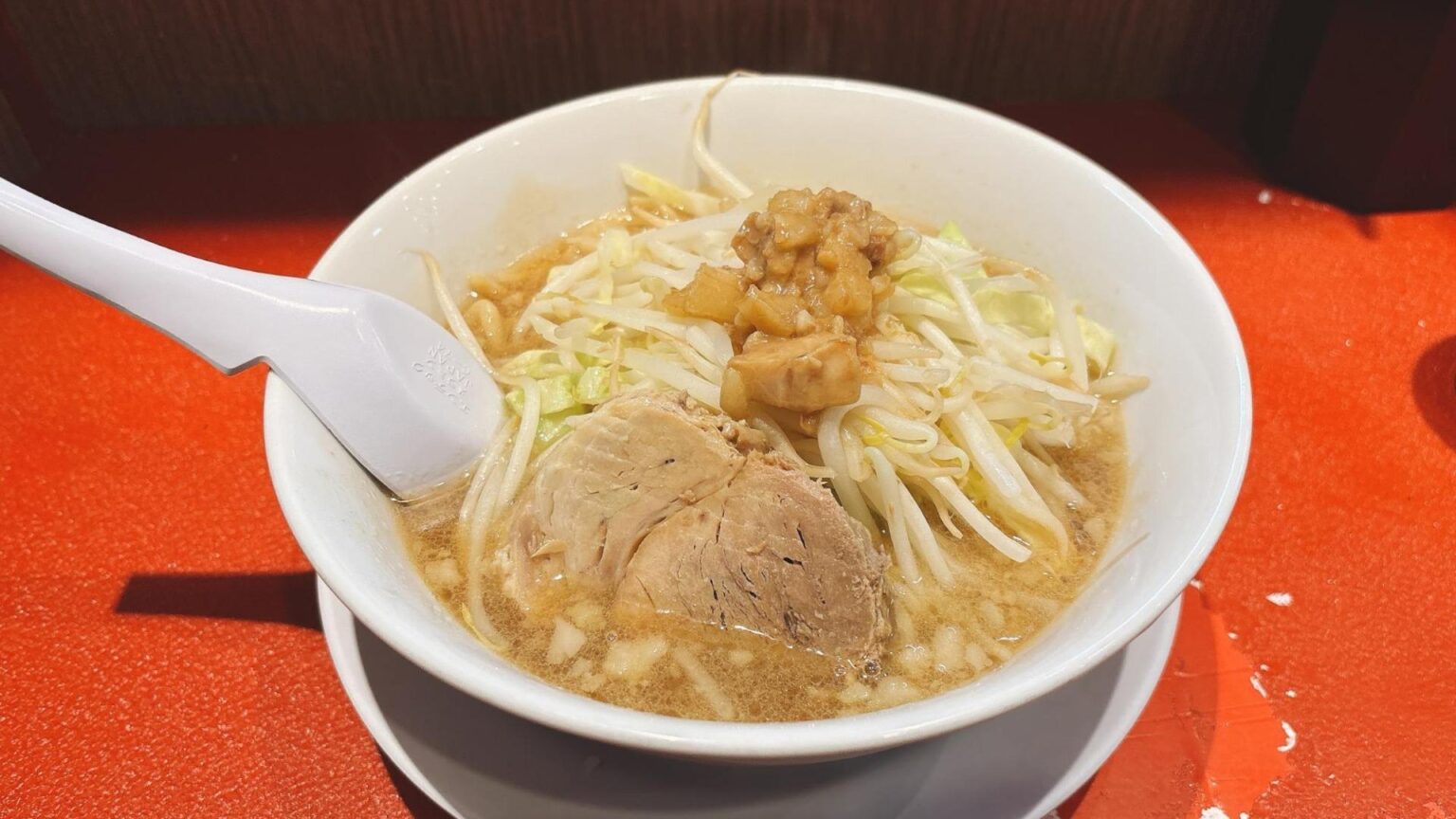 【高松市】太麺と分厚いチャーシュー！人気の二郎系ラーメン店（鈴木広子） - エキスパート - Yahoo!ニュース